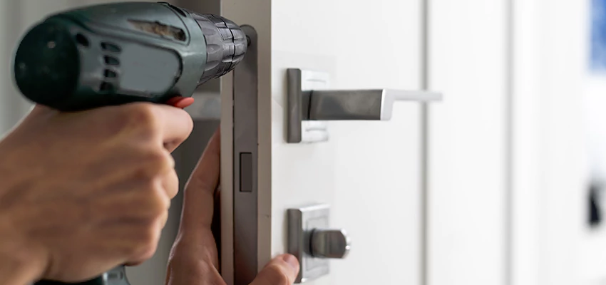 Locksmith For Lock Replacement Near Me in Reedley, CA